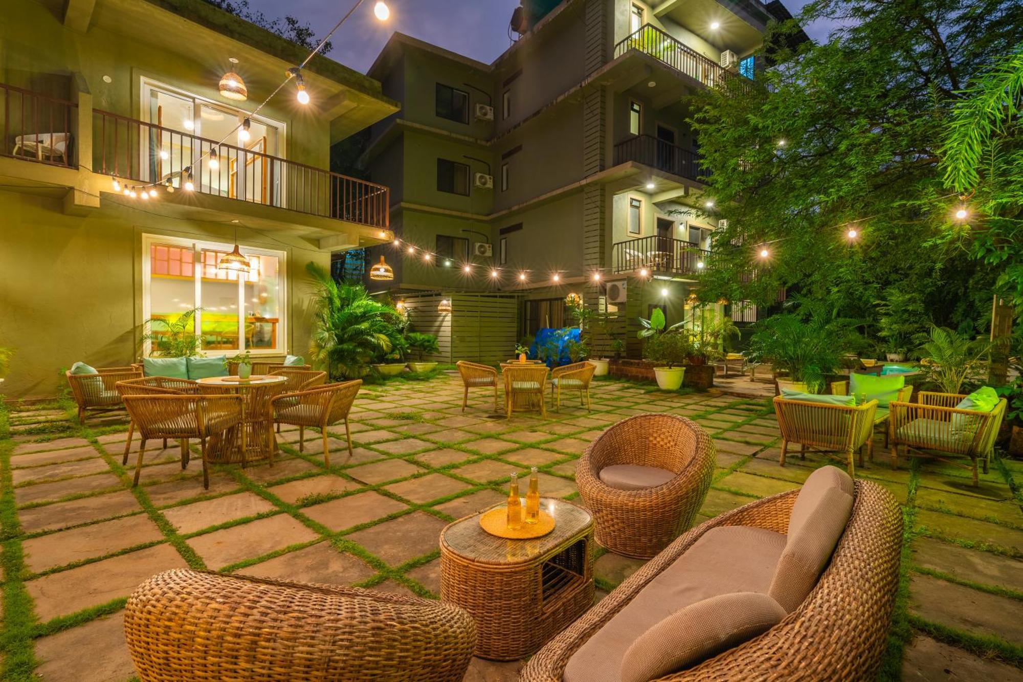 Locomo Boutique, Morjim - Stay Work Eat Exterior foto